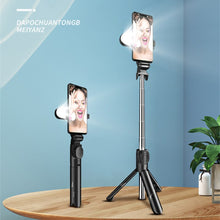 Cargar imagen en el visor de la galería, BASTON BLUETOOTH CON LUZ PARA SELFIE PARA IOS Y ANDROID